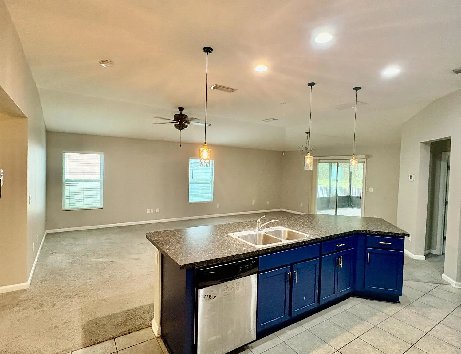 3 bed, 2.0 bath, 1644 sqft, $1,875 — Photo 2