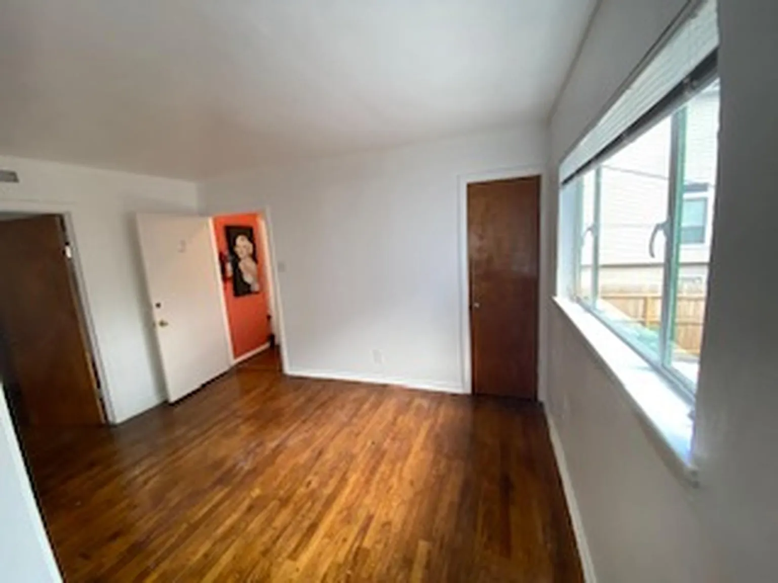 1202 La Rue St — Photo 2
