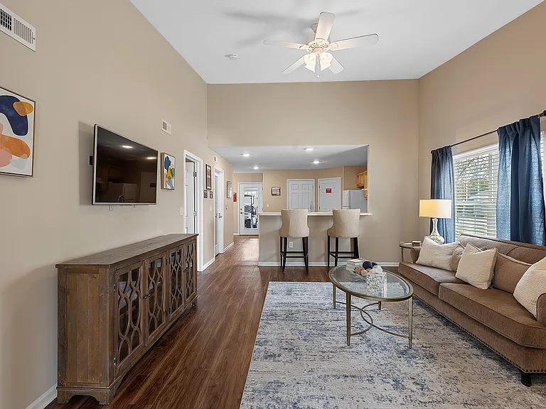 Redwood Perrysburg Woodmont Drive — Photo 15