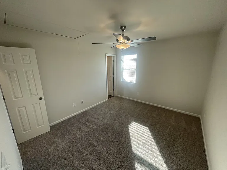 1003 Peony Ln — Photo 8