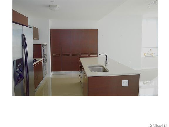 4th image of 1900 N Bayshore Dr APT 4014