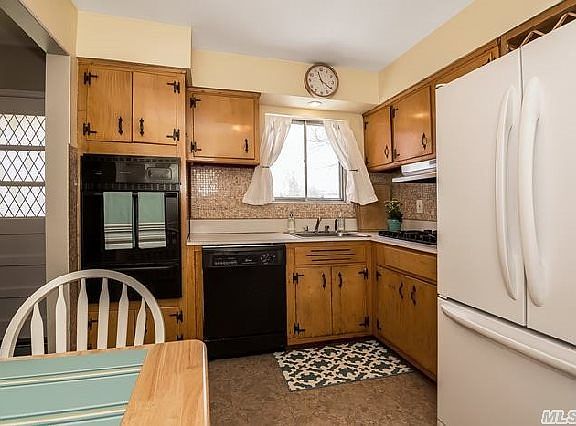 5th image of 215 W 17th St