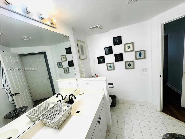 17150 N Bay Rd #2412 — Photo 8