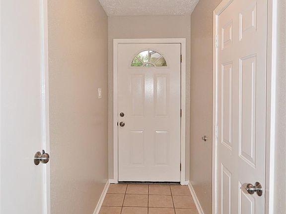 4th image of 5013 Meadow Place Dr