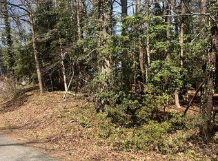 2 Eubank Dr, Kilmarnock, VA 22482