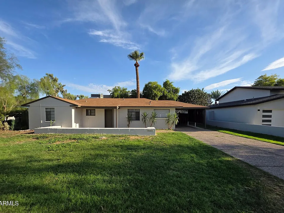 3207 E Medlock Dr