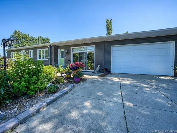 16 Beaulieu St, Grand Falls, NB E3Y 1C9