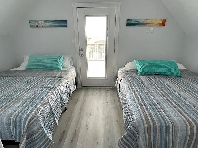 3 bed, 4.0 bath, 1152 sqft, $3,200 — Photo 4