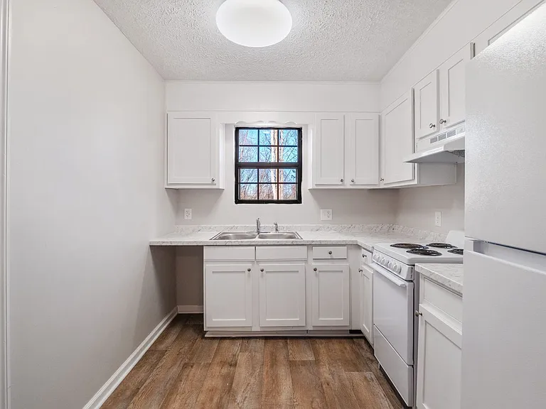 Blueberry Hill Apartments — Photo 41