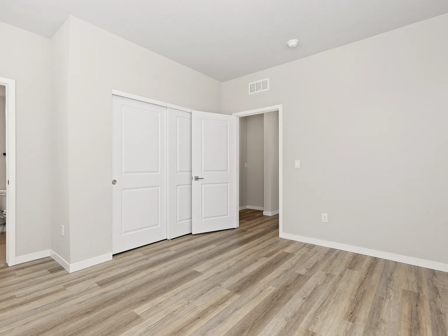 4 bed, 3.5 bath, 2500 sqft, $3,400 — Photo 4