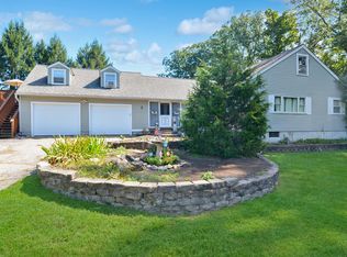 2 Anthes Ave, Sandy Hook, CT 06482