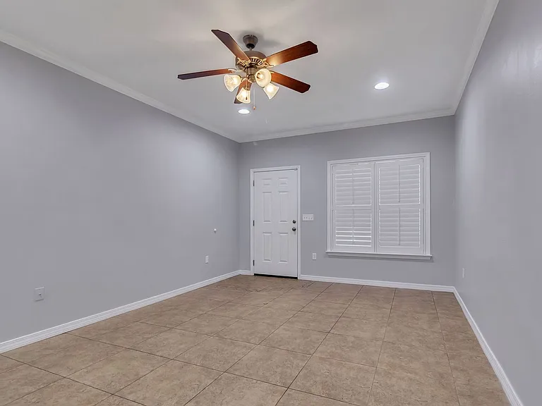 1486 Bentley Cir — Photo 7