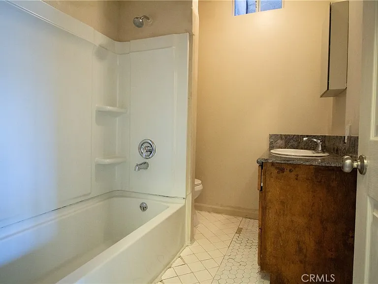 4529 S Vermont Ave — Photo 7