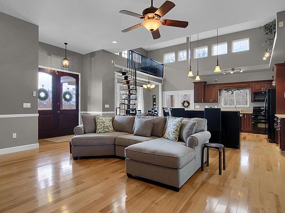 Open Floor plan for entertaining.