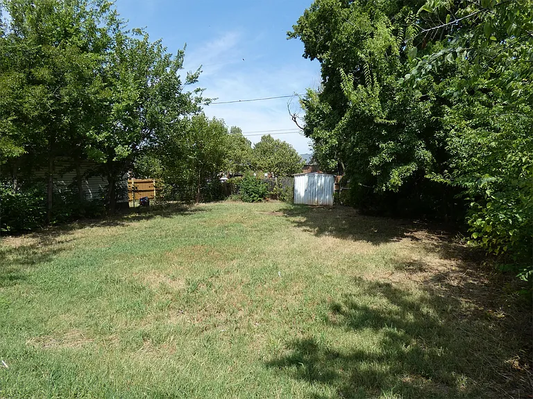 207 W Fairchild Dr — Photo 9