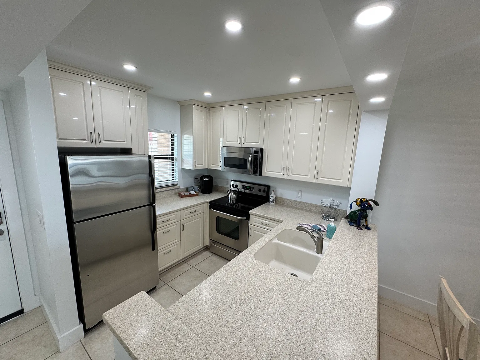 2 bed, 1100 sqft, $7,000 — Photo 3