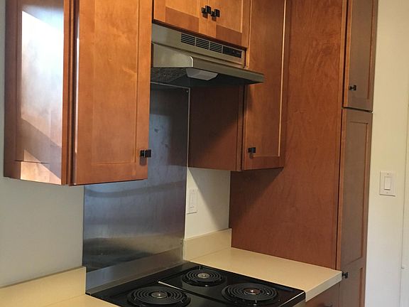 2nd image of 23 Terrace Ct #B