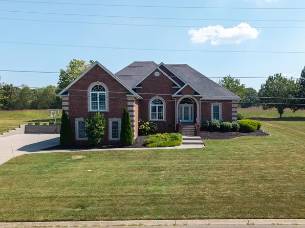1015 Fairways Dr, Greenbrier, TN 37073