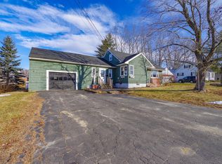 8 Lee St, Winslow, ME 04901