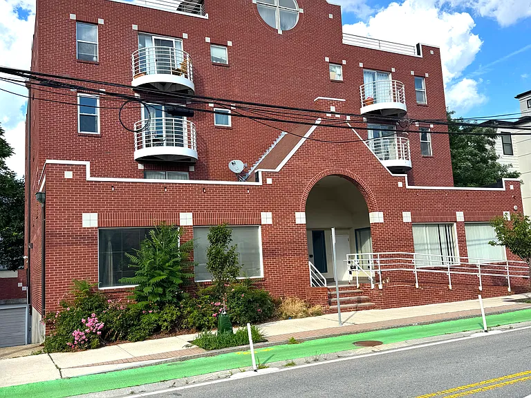 255 Beacon St #1C — Photo 9