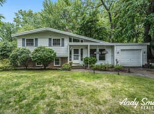 2315 Greenview Dr SW, Wyoming, MI 49519