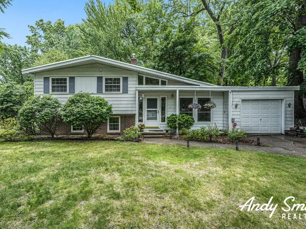 2315 Greenview Dr SW, Wyoming, MI 49519