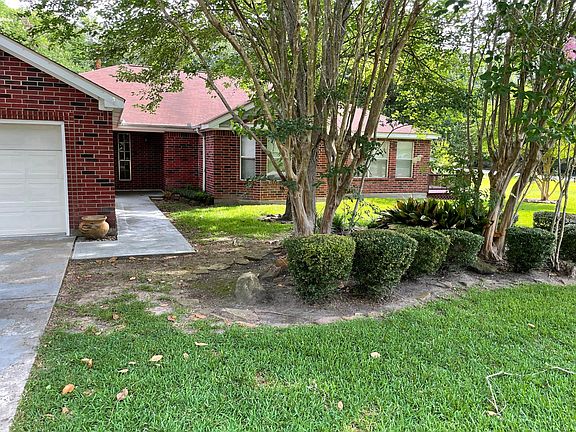 Single story with 2 car garage home
