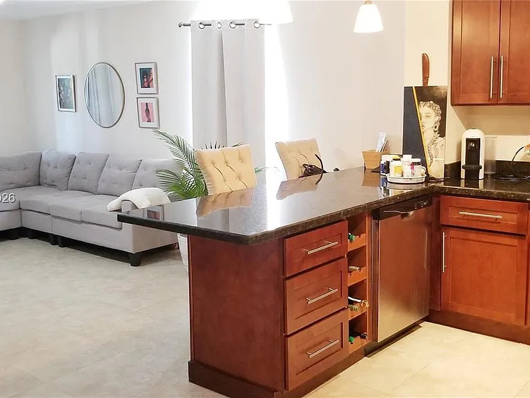 6886 N Kendall Dr #D202 — Photo 6