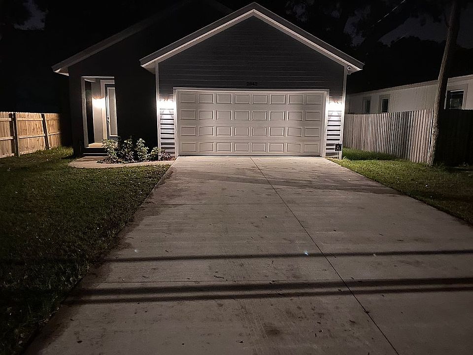 2nd image of 2842 3rd Ave S