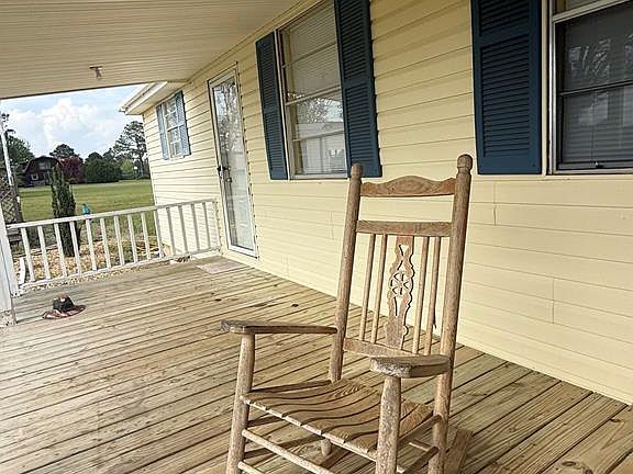 3rd image of 175 Toni Lee Rd