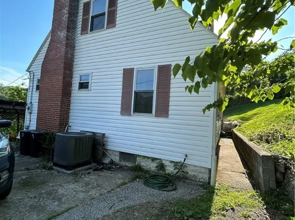 73 High St, Clay, WV 25043