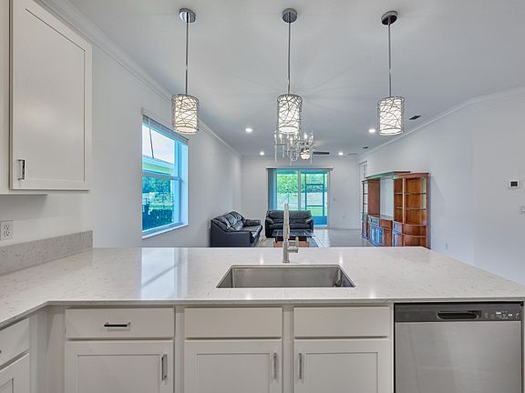 5th image of 608 SE Mulberry Way