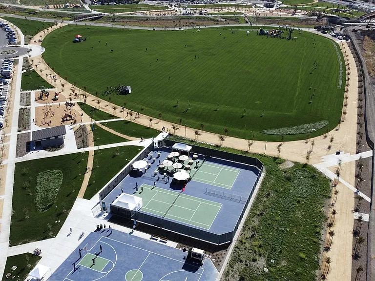 Tennis courts at Don Biddle