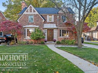 827 Fisher Rd, Grosse Pointe, MI 48230