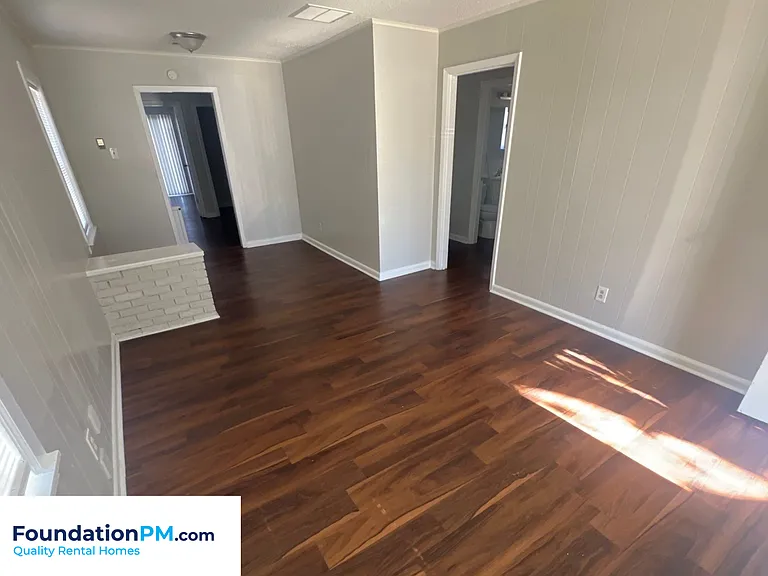2292 Redwood Ave — Photo 8