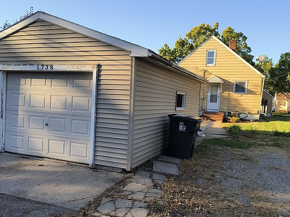 3rd image of 1738 Sherwood Ave