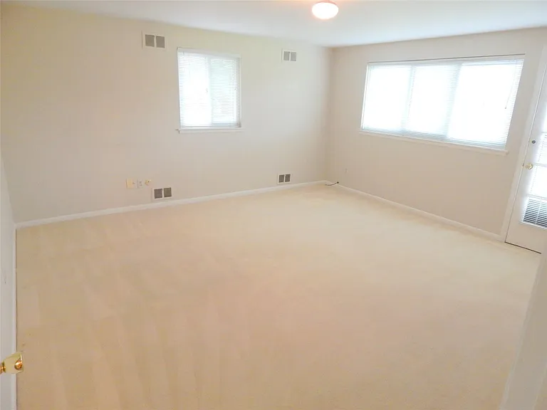 116 E Hickory Grove Rd — Photo 7