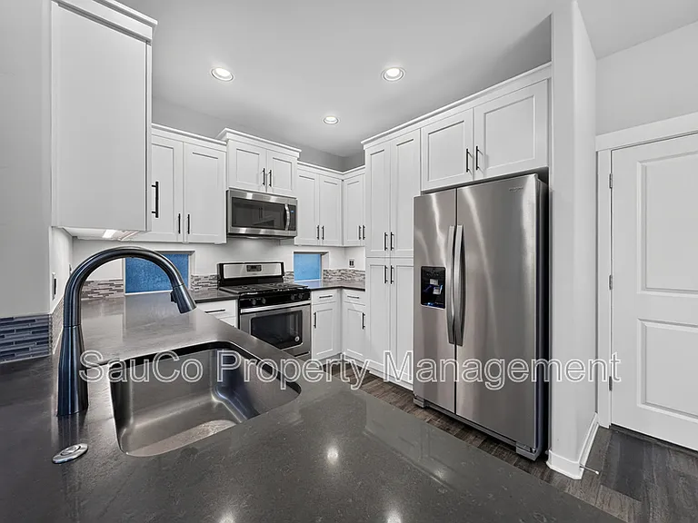 822 SE Bacarra St — Photo 11