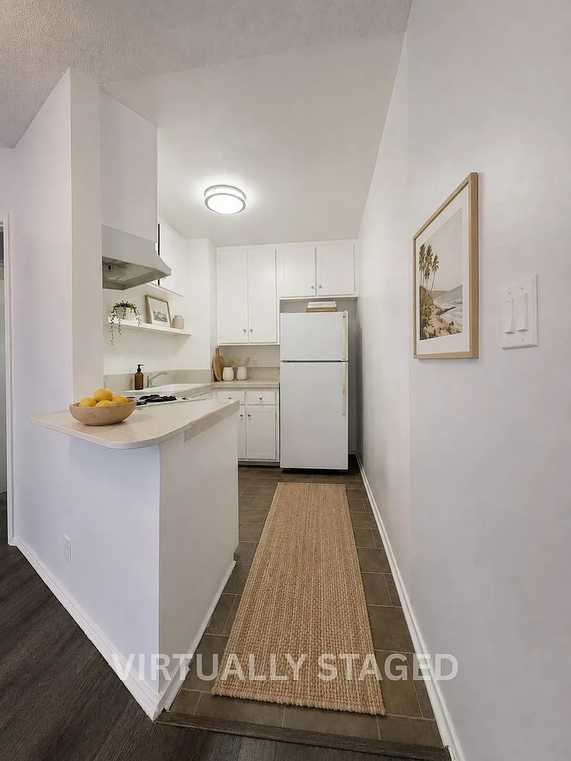 3721 Bentley — Photo 3