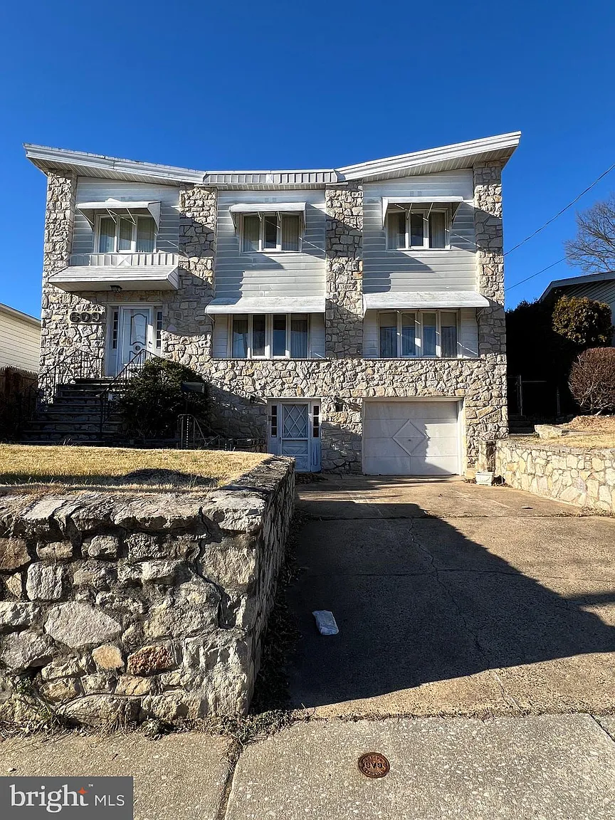 609 Renz St photo 1