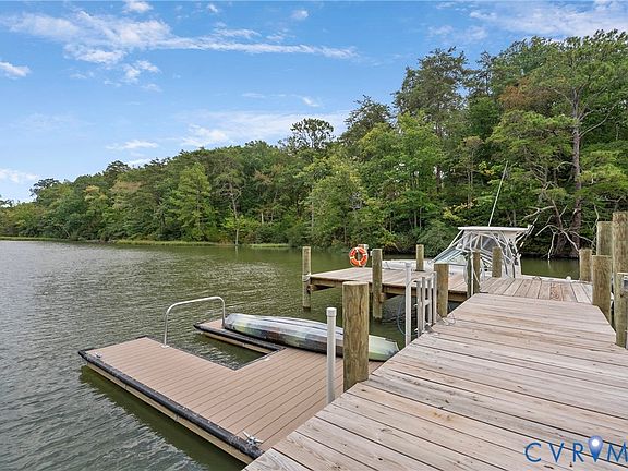 3rd image of 935 Ring Farm Rd