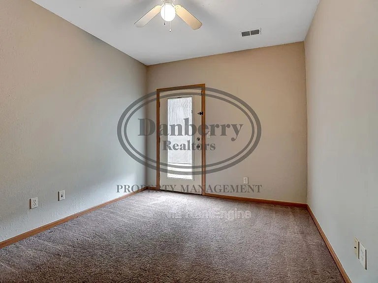 1117 N Byrne Rd — Photo 23