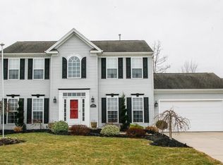 2212 Hunters Hollow Ln, Lake View, NY 14085