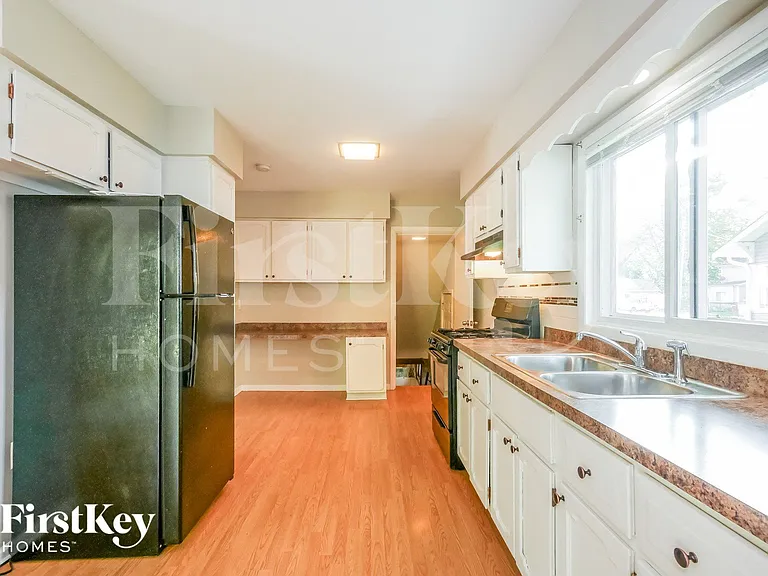 728 Watson St — Photo 5