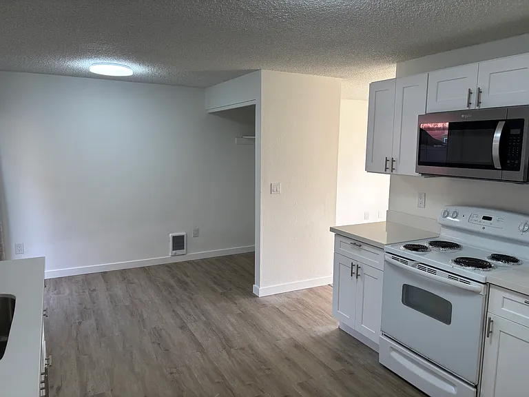 1011 5th St SE #B — Photo 13