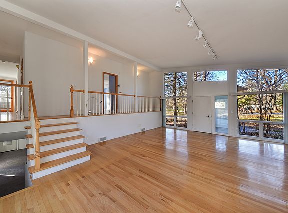 2nd image of 28W111 Elm Dr