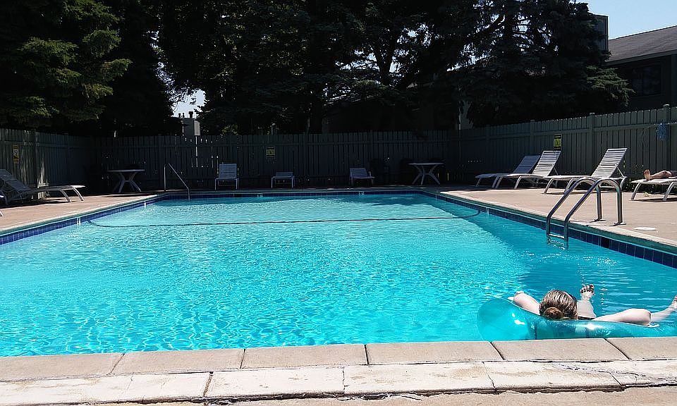1st image of 121 Canabury Ct