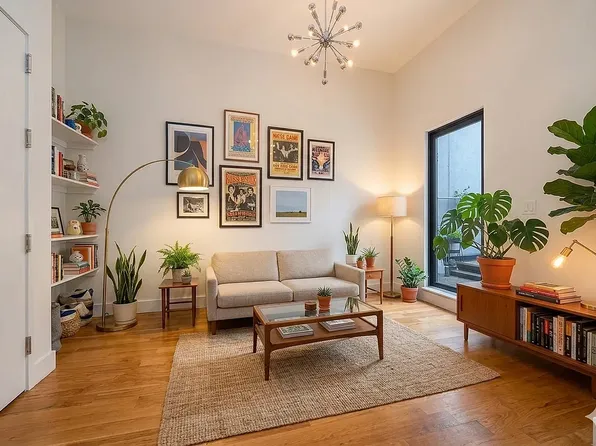 372 Kosciusko Street image 1 of 18