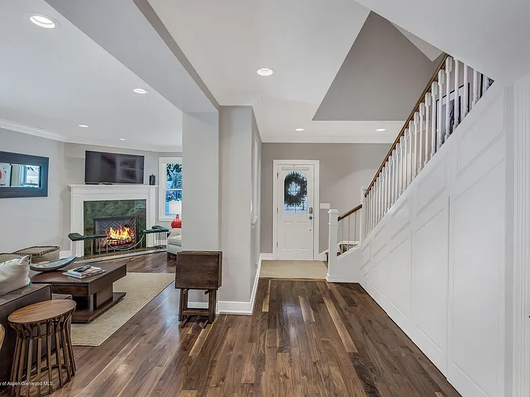 633 W Main St — Photo 28