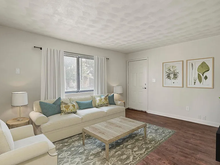 Green Door Apartments — Photo 11